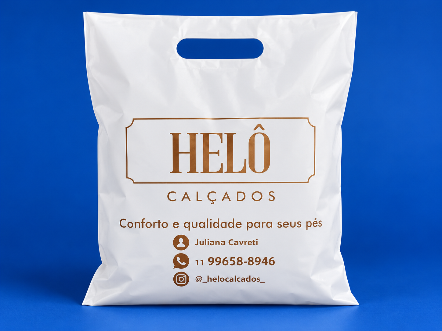 Recriação ilustrativa de sacola branca HELÔ Calçados com alça vazada